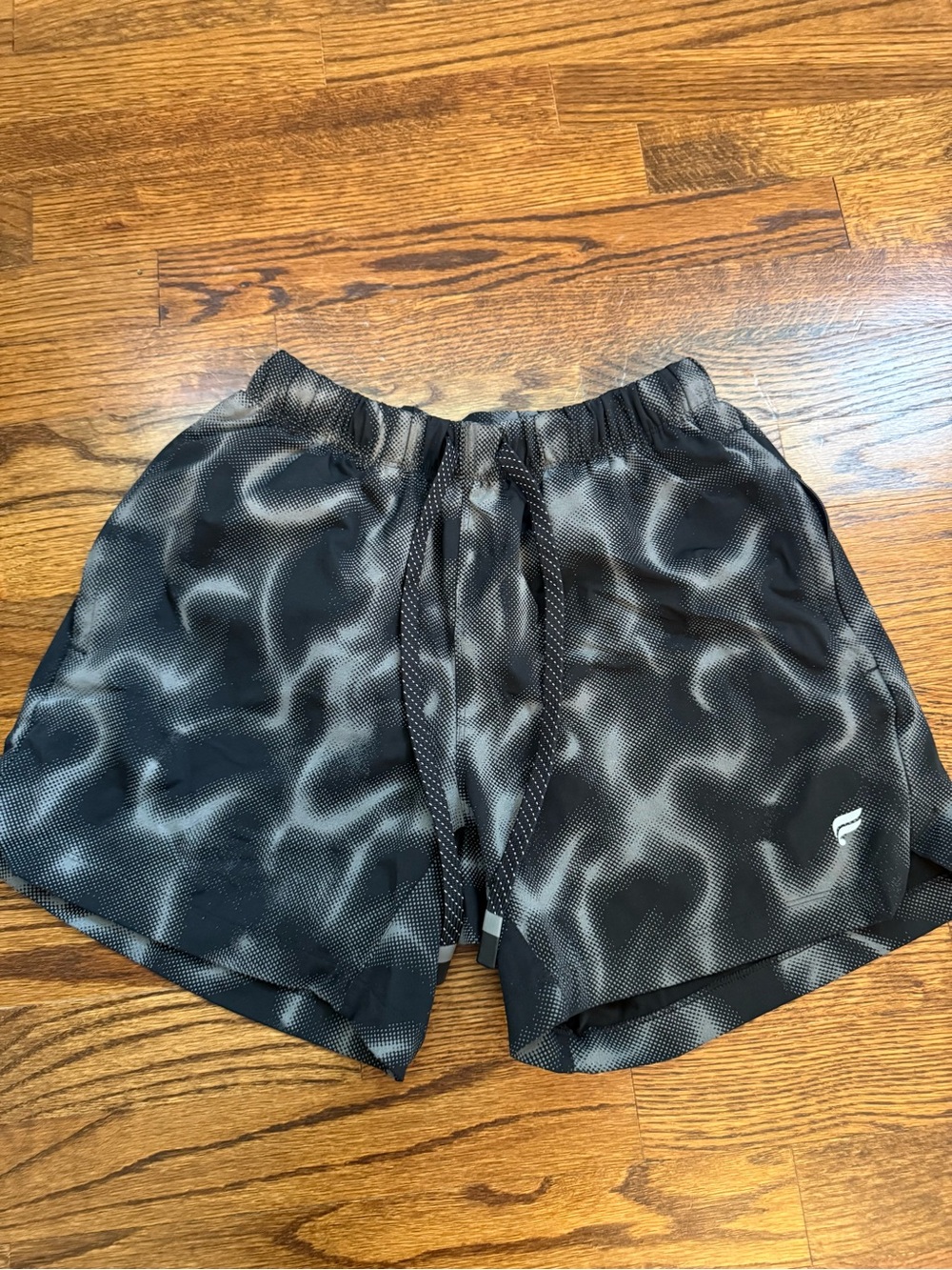 Fabletics The One Shorts 5 inch unlined Reflective Smoke Sz S